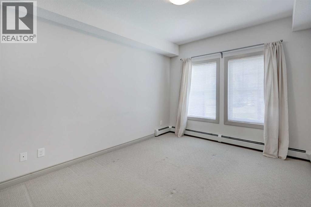 220, 70 Royal Oak Plaza NW — photo 22