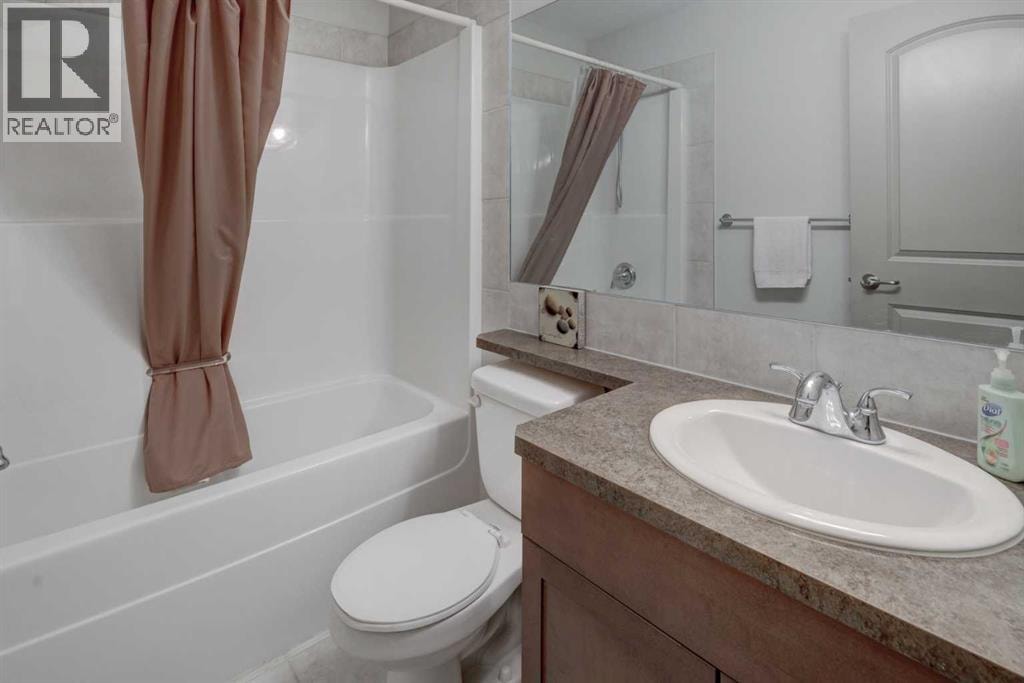220, 70 Royal Oak Plaza NW — photo 30