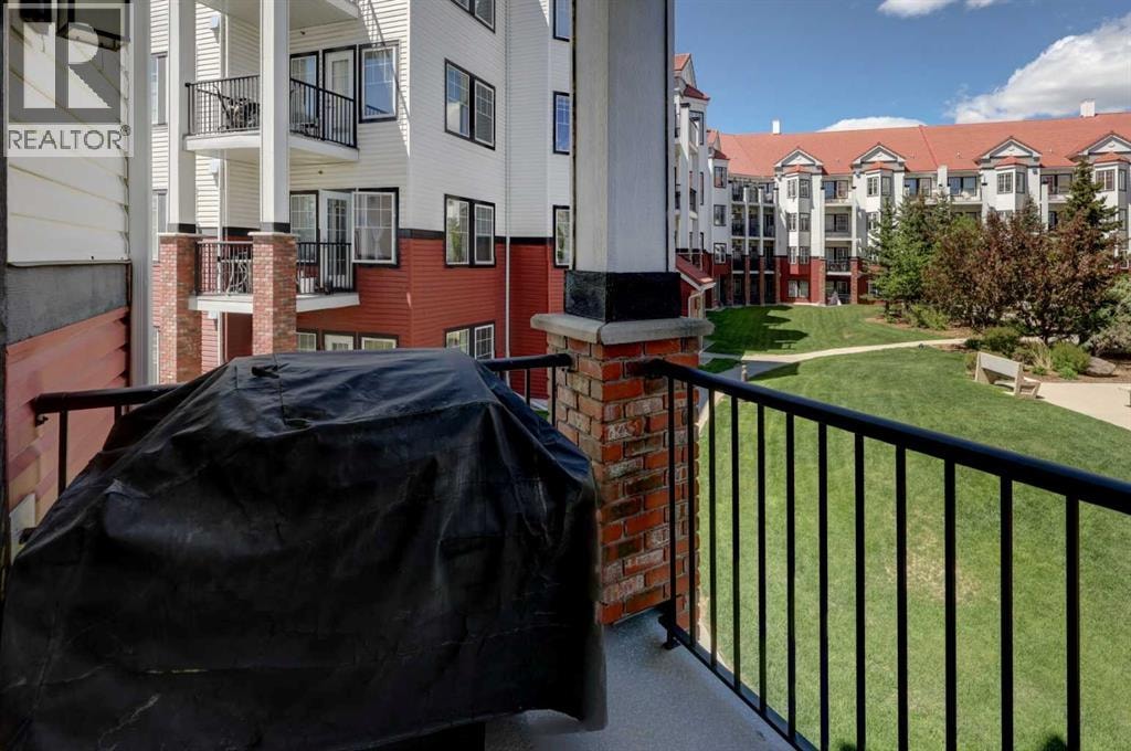 220, 70 Royal Oak Plaza NW — photo 17