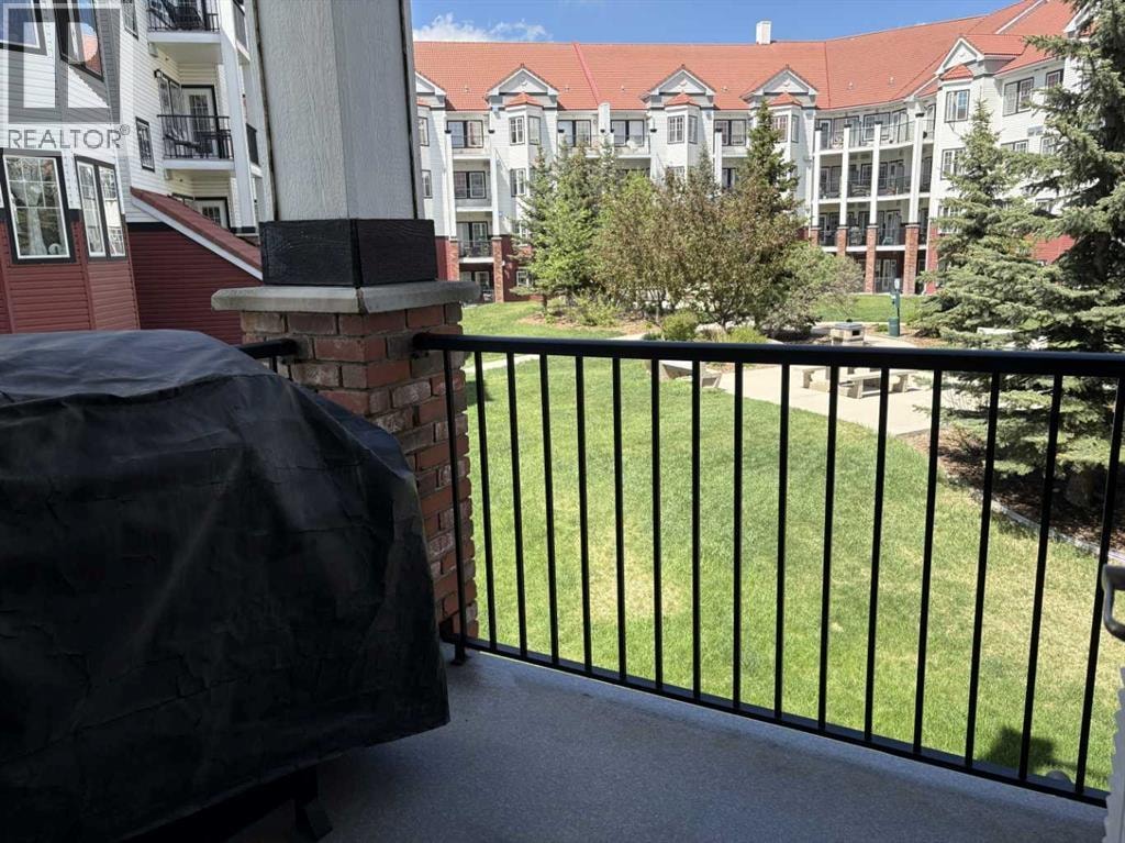 220, 70 Royal Oak Plaza NW — photo 18