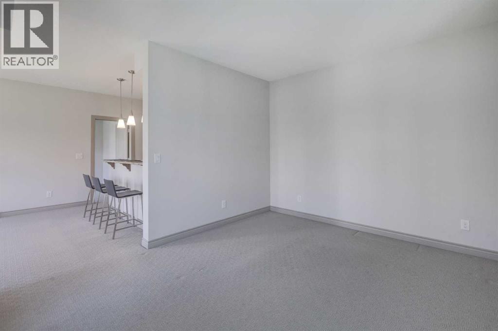 220, 70 Royal Oak Plaza NW — photo 13