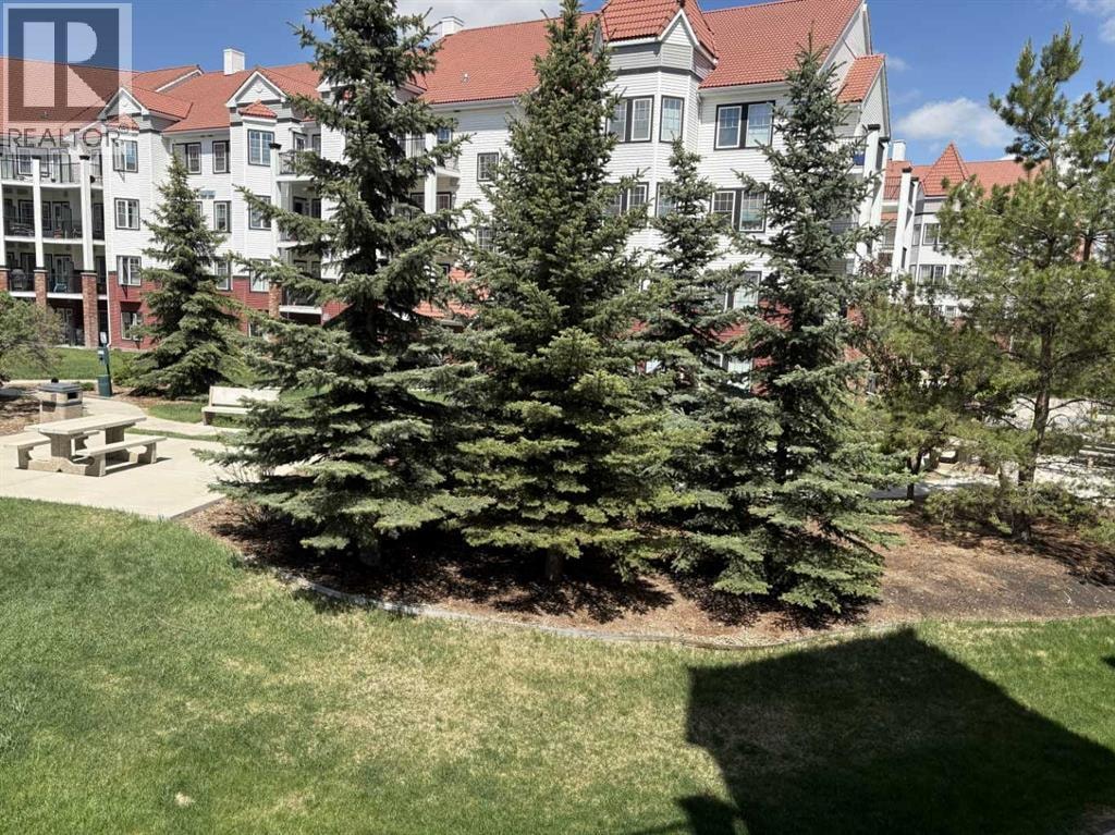 220, 70 Royal Oak Plaza NW — photo 19