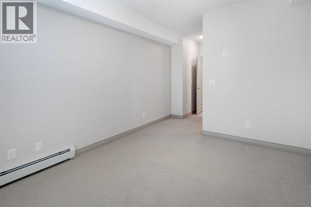 220, 70 Royal Oak Plaza NW — photo 23