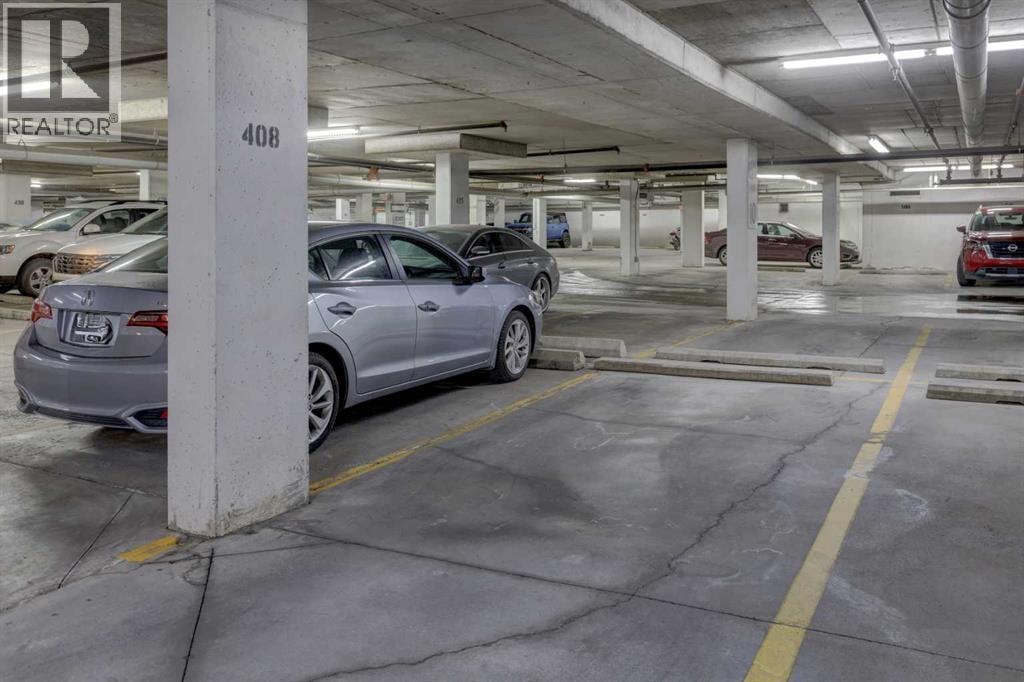 220, 70 Royal Oak Plaza NW — photo 34