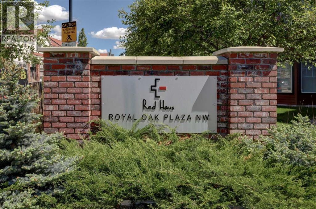 220, 70 Royal Oak Plaza NW — photo 39