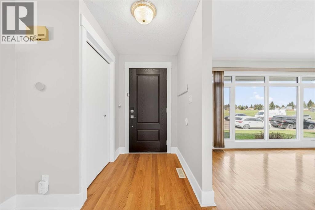 1728 Lake Bonavista Drive SE — photo 2