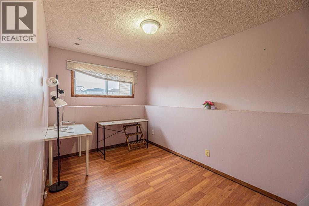 64 Castledale Crescent NE — photo 31