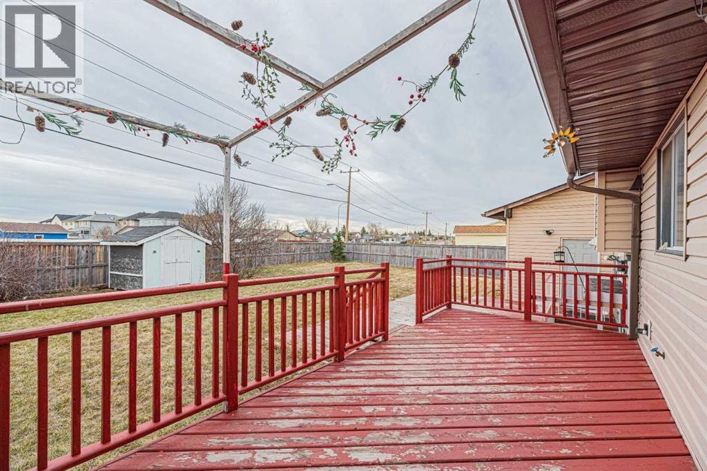 64 Castledale Crescent NE — photo 41