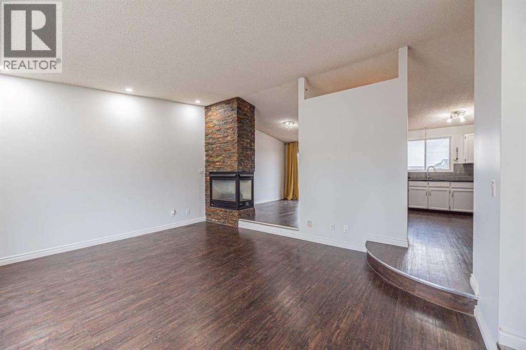 64 Castledale Crescent NE — photo 7