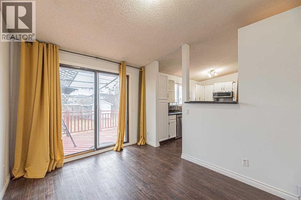 64 Castledale Crescent NE — photo 10