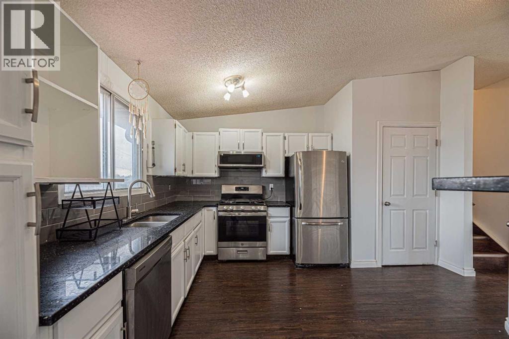 64 Castledale Crescent NE — photo 11