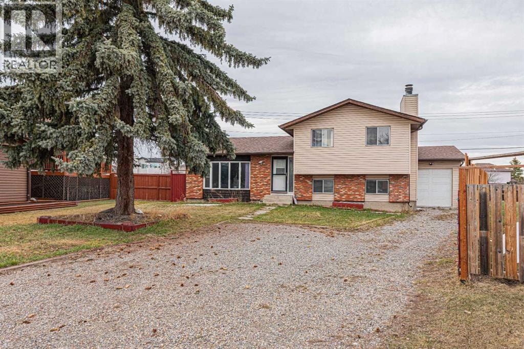 64 Castledale Crescent NE — photo 3