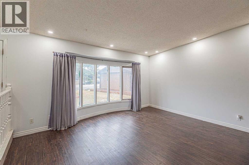 64 Castledale Crescent NE — photo 9