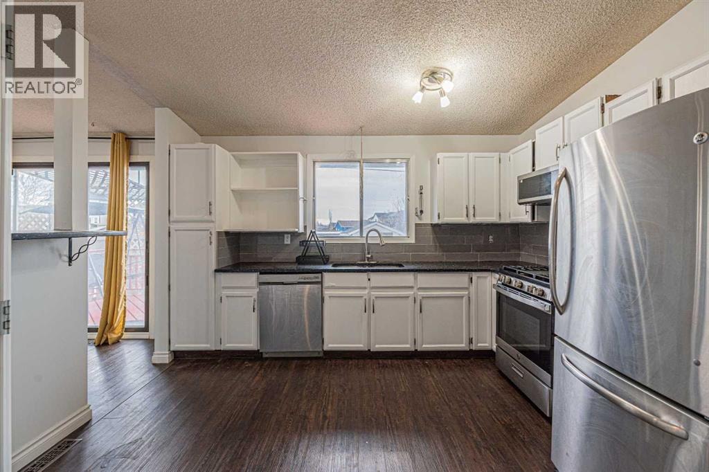 64 Castledale Crescent NE — photo 12
