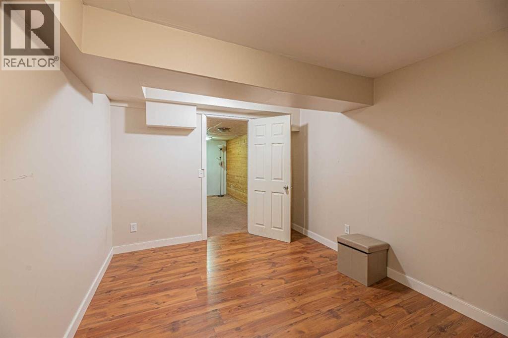 64 Castledale Crescent NE — photo 36