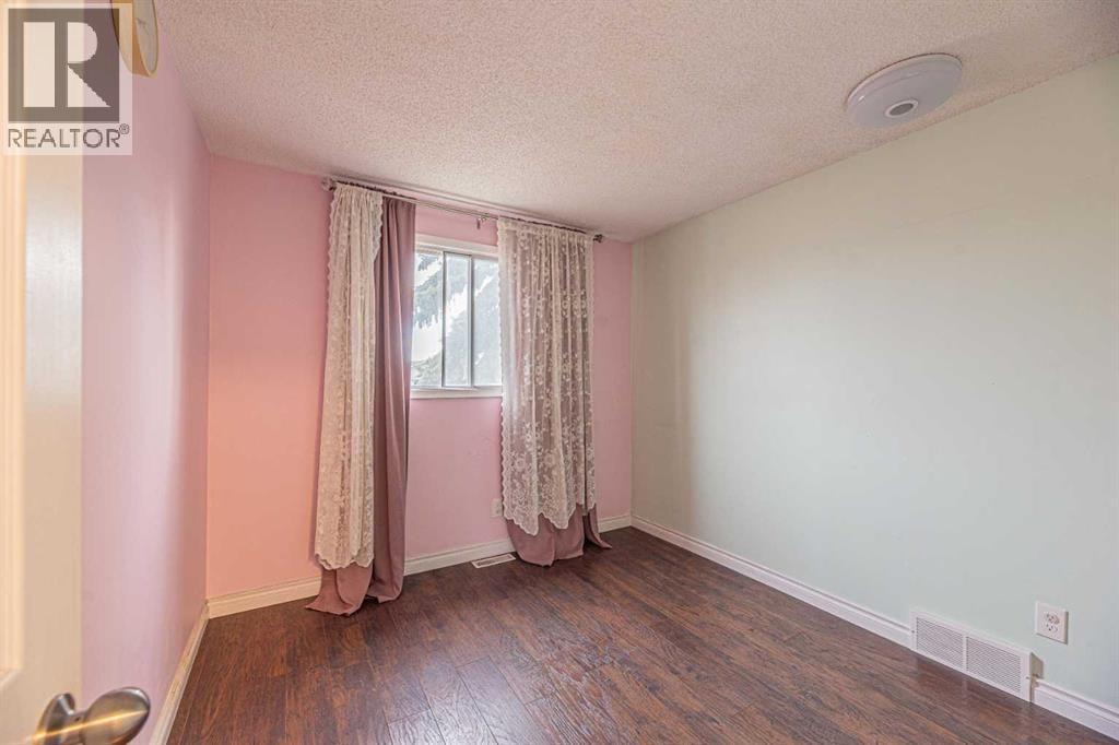 64 Castledale Crescent NE — photo 25