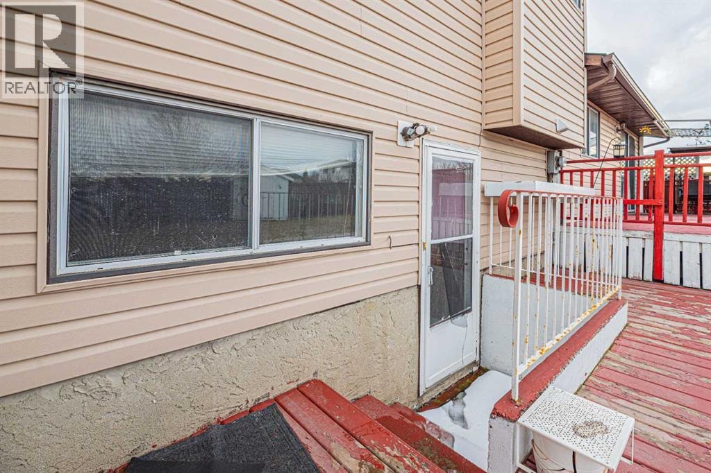 64 Castledale Crescent NE — photo 39