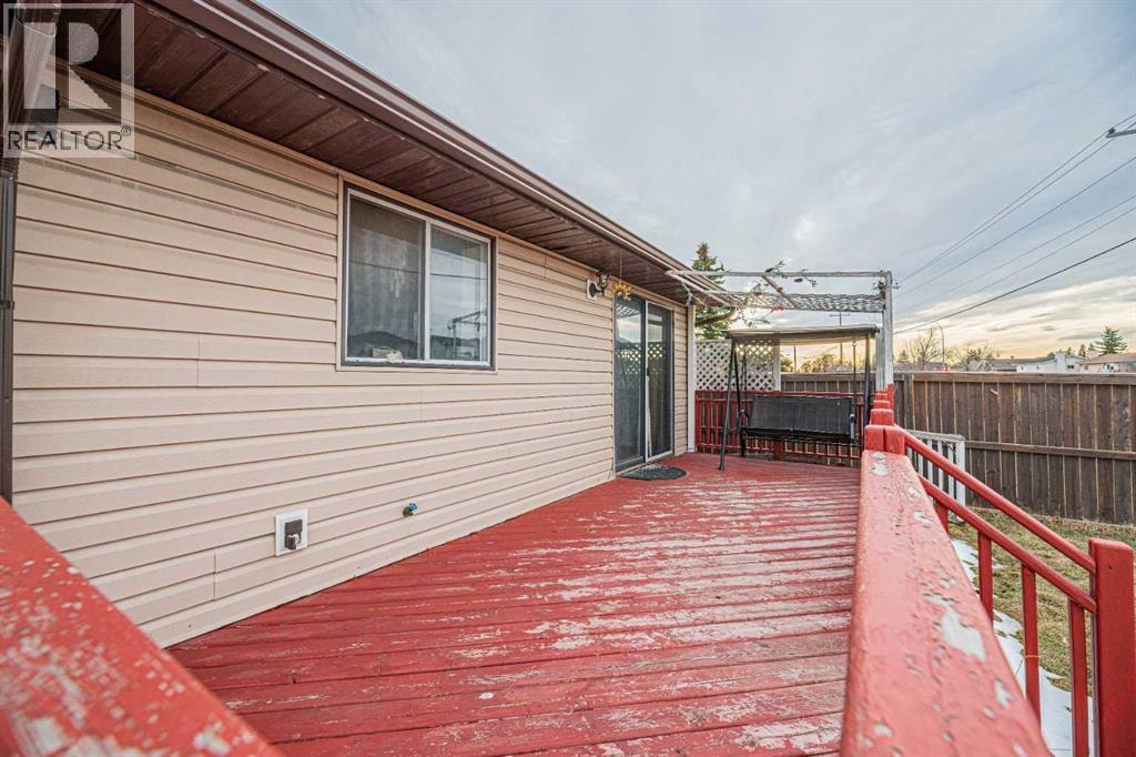 64 Castledale Crescent NE — photo 40