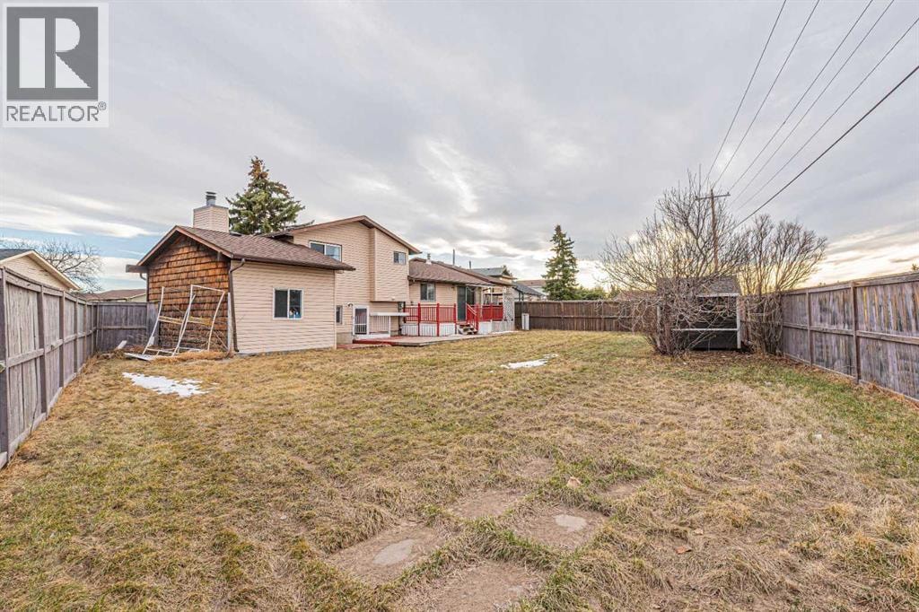 64 Castledale Crescent NE — photo 43
