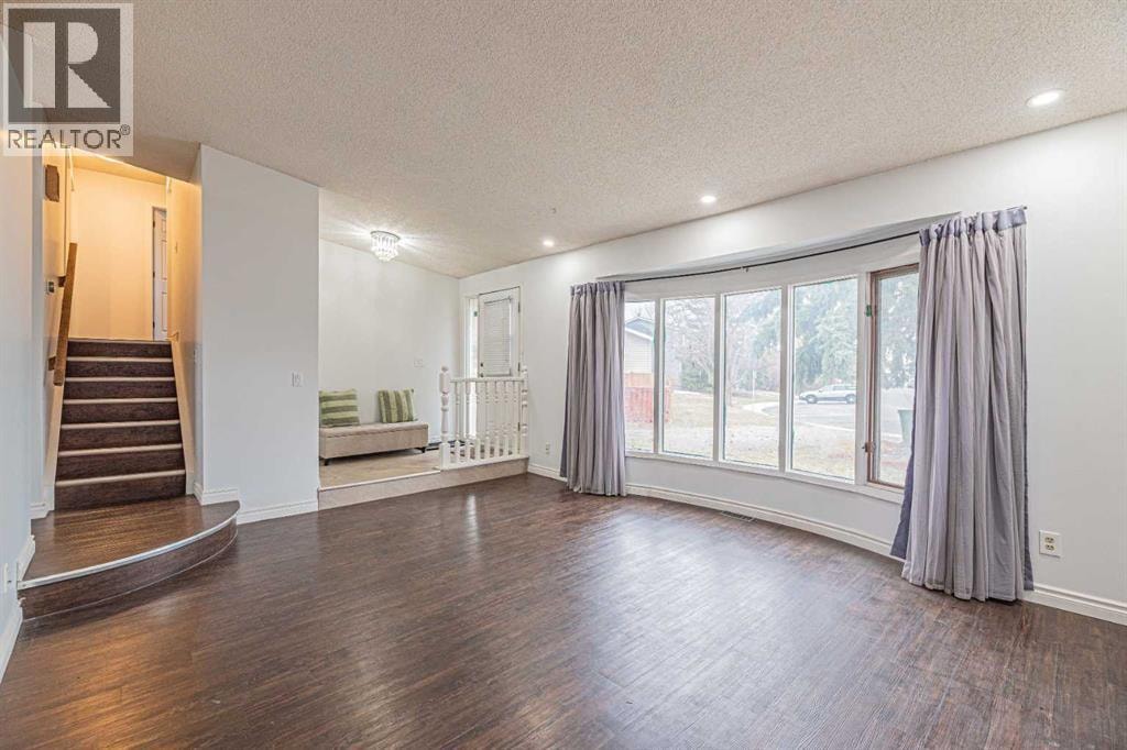 64 Castledale Crescent NE — photo 5