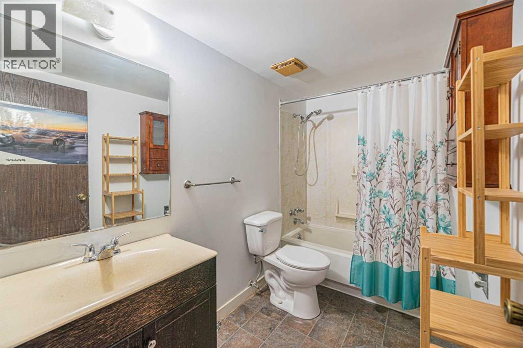 64 Castledale Crescent NE — photo 30