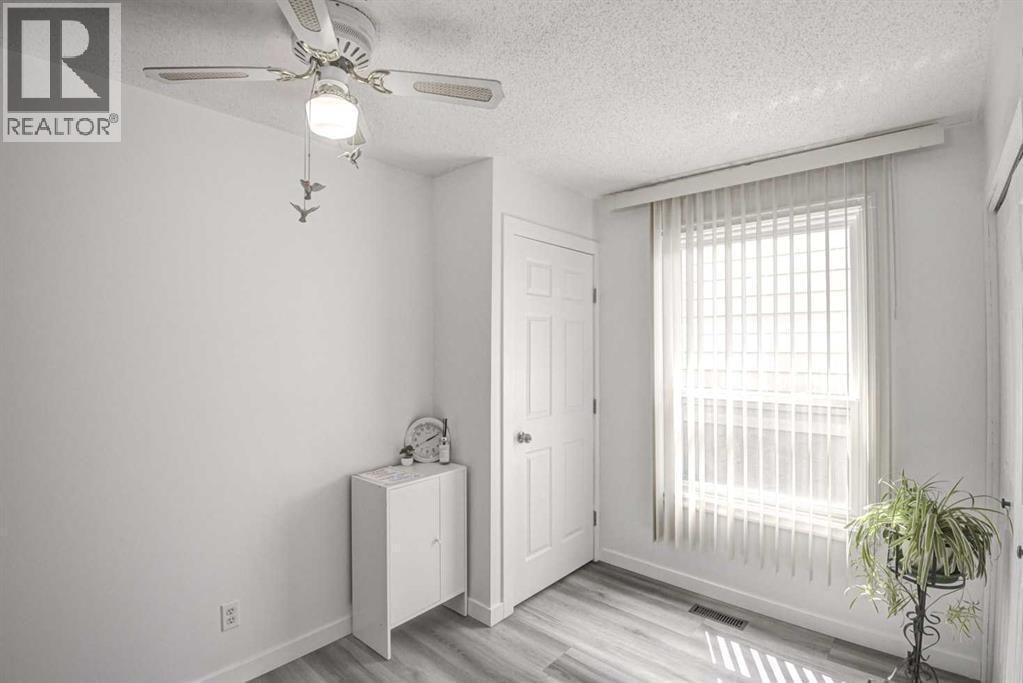 184 Erin Croft Crescent SE — photo 8