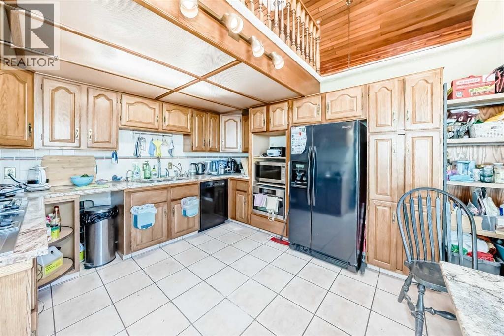 156 Edgehill Close NW — photo 5
