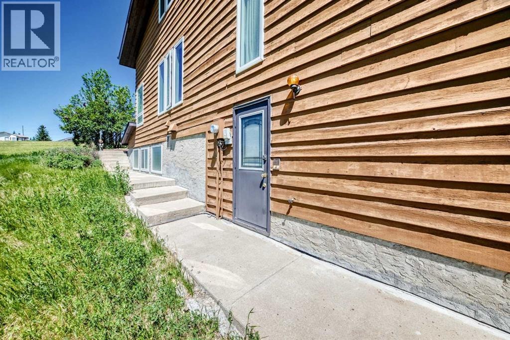 156 Edgehill Close NW — photo 46