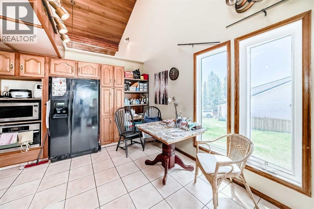 156 Edgehill Close NW — photo 8