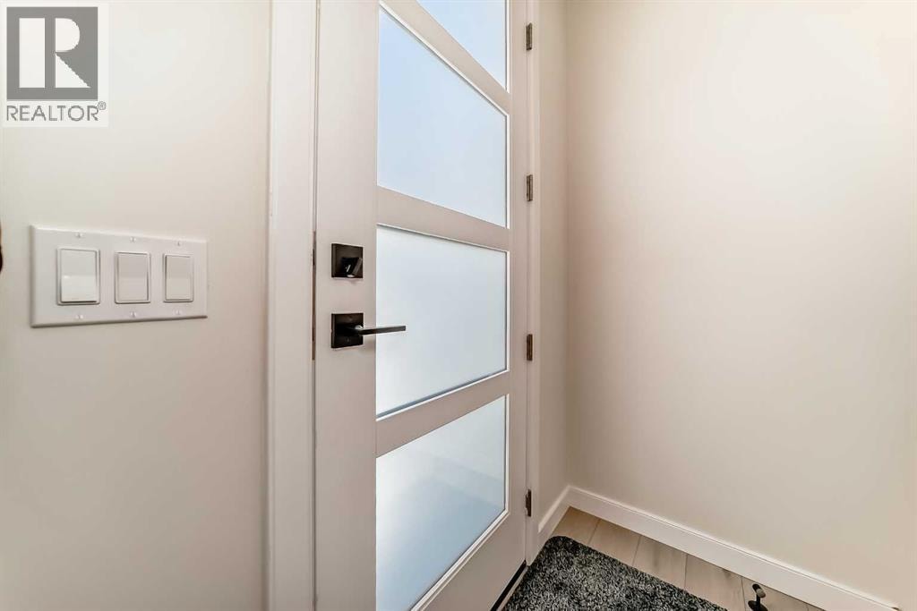 323, 81 Greenbriar Place NW — photo 3