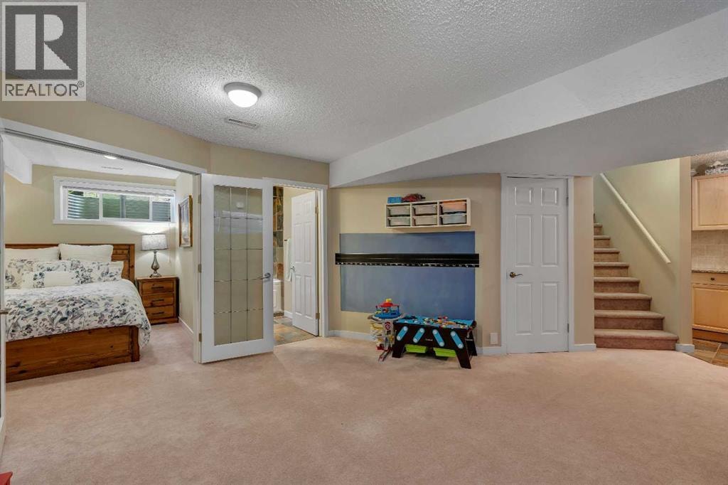 28 Cranwell Crescent SE — photo 40