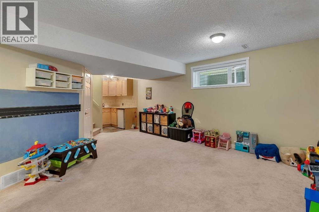 28 Cranwell Crescent SE — photo 39