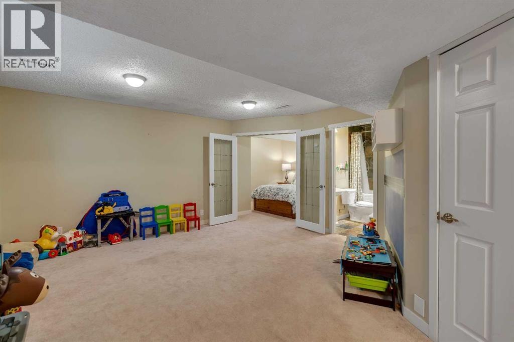 28 Cranwell Crescent SE — photo 38