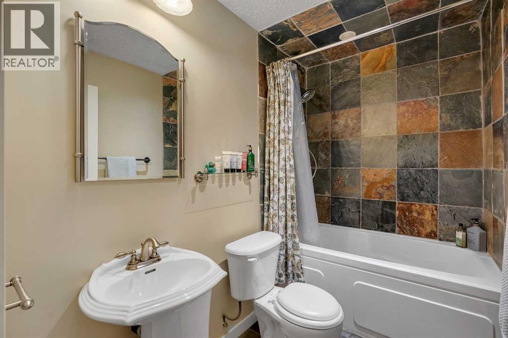 28 Cranwell Crescent SE — photo 42