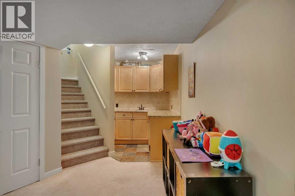 28 Cranwell Crescent SE — photo 37