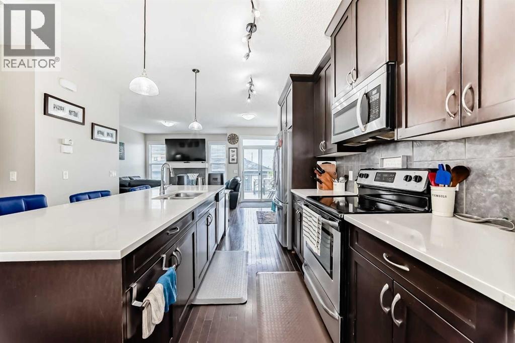 136 Redstone Avenue NE — photo 4