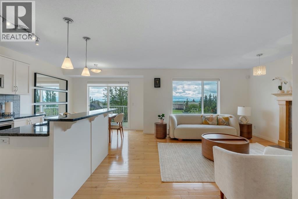 208 Royal Birch Circle NW — photo 3