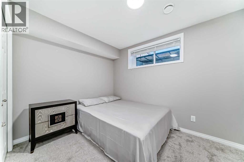 246 Midgrove Mews SW — photo 33