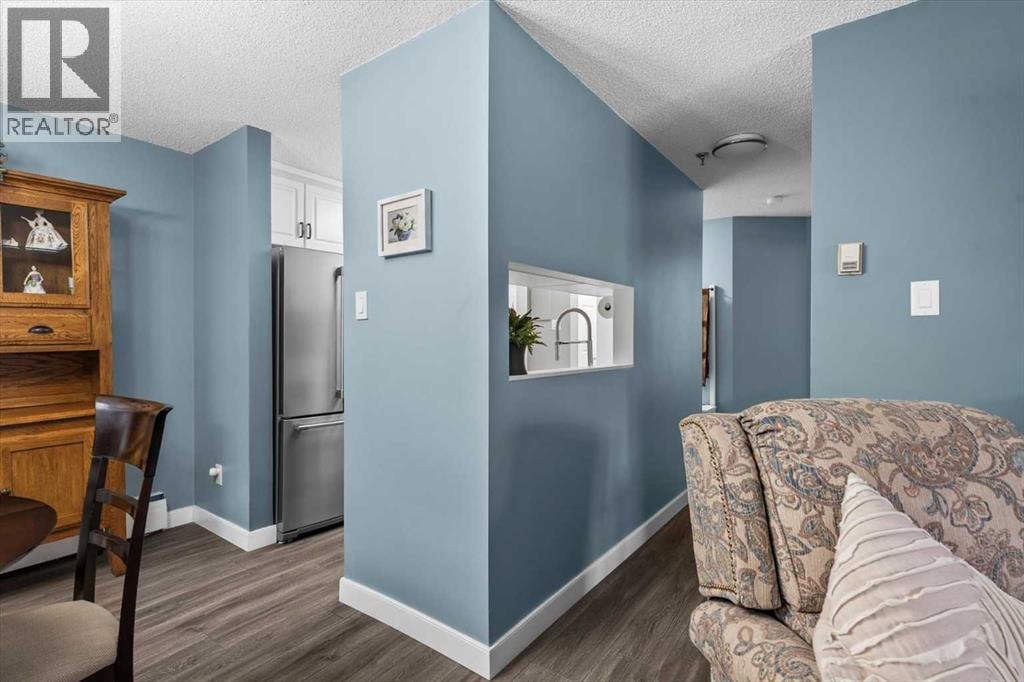 102, 723 57 Avenue SW — photo 13