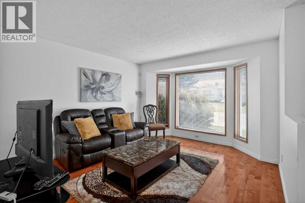 18 Martinview Crescent NE — photo 10