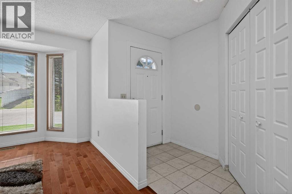 18 Martinview Crescent NE — photo 8