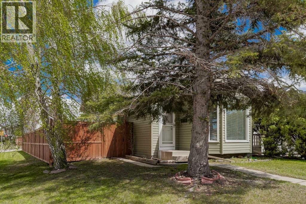 18 Martinview Crescent NE — photo 4