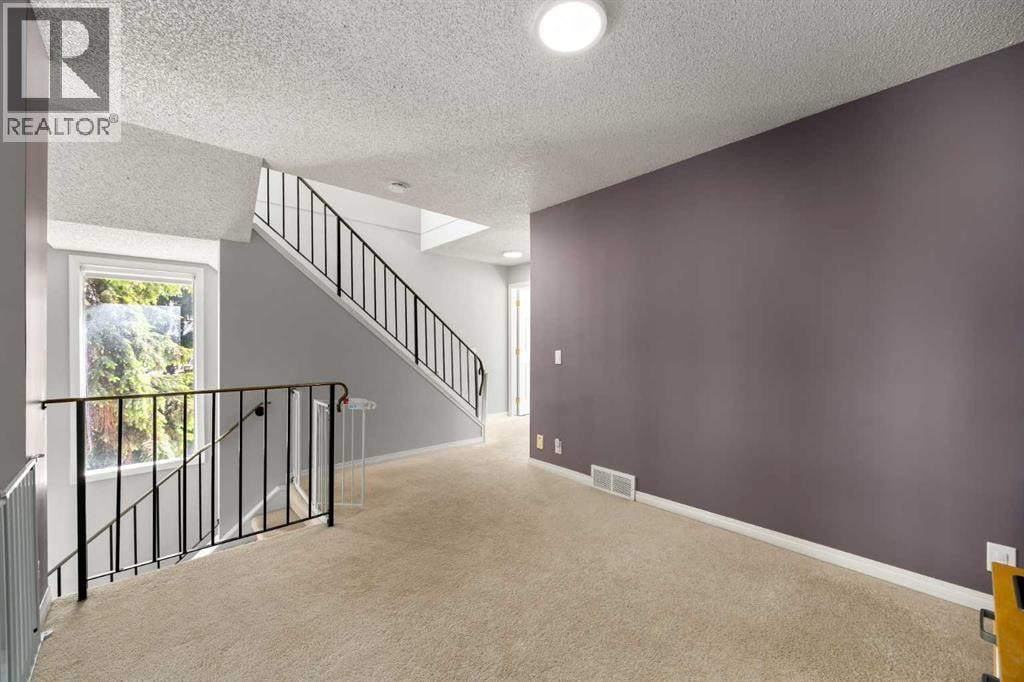 723 Queenston Terrace SE — photo 9