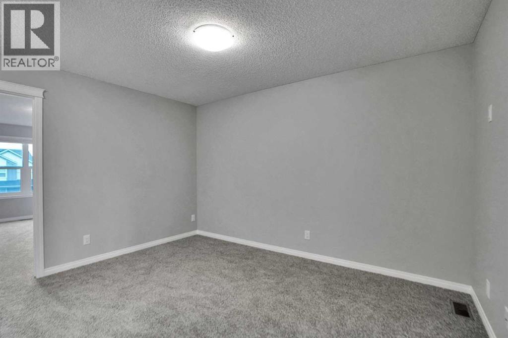 667 Wolf Willow Boulevard SE — photo 27