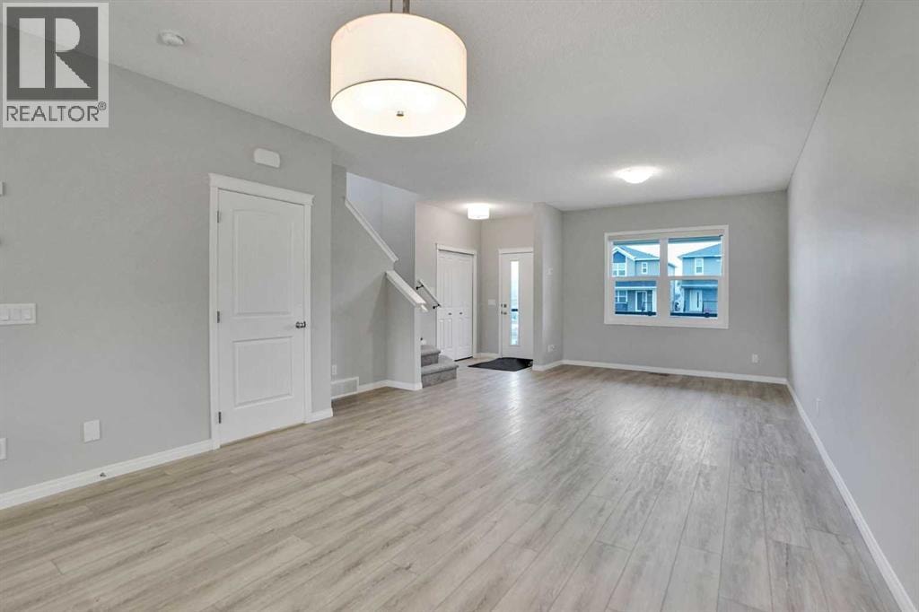 667 Wolf Willow Boulevard SE — photo 12