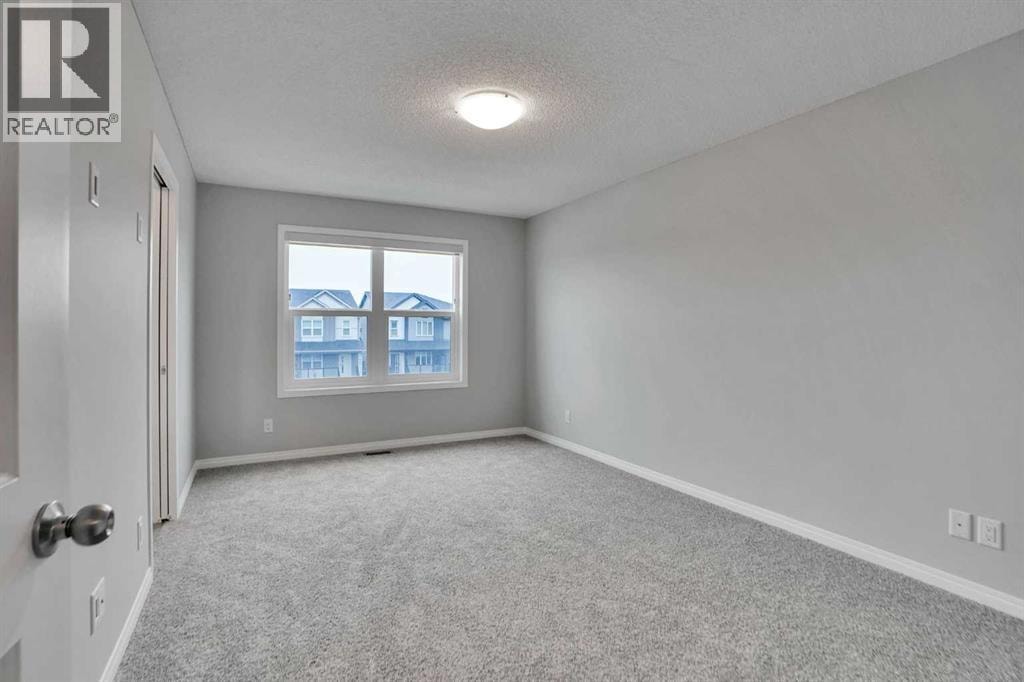 667 Wolf Willow Boulevard SE — photo 37