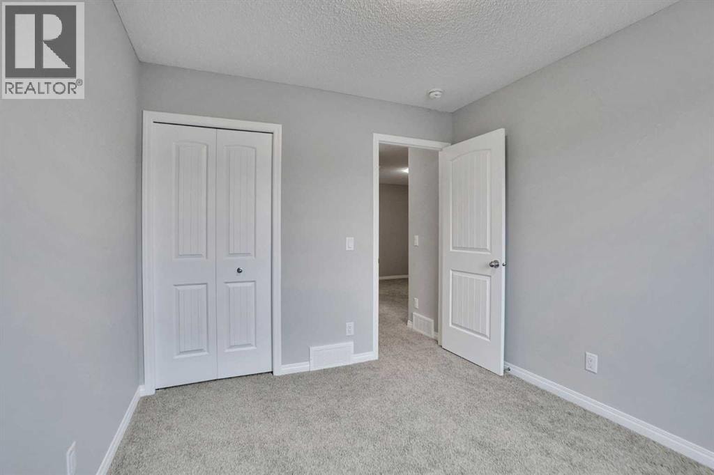 667 Wolf Willow Boulevard SE — photo 31