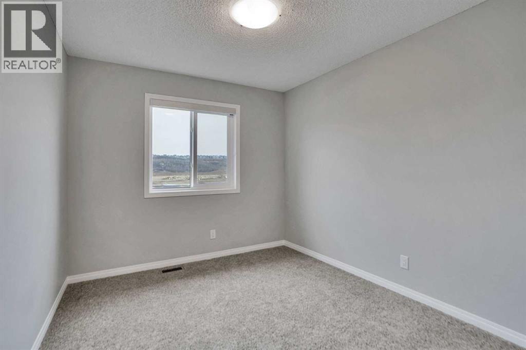 667 Wolf Willow Boulevard SE — photo 29