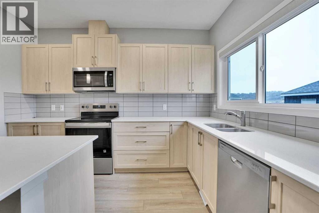 667 Wolf Willow Boulevard SE — photo 16