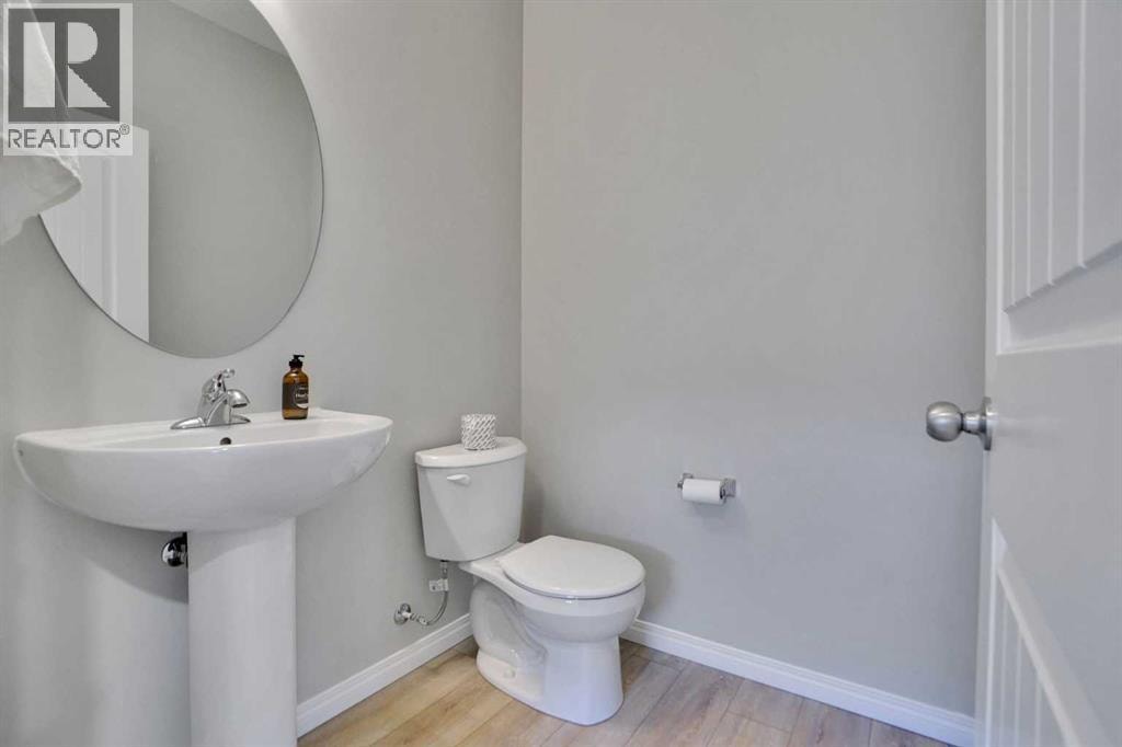 667 Wolf Willow Boulevard SE — photo 22